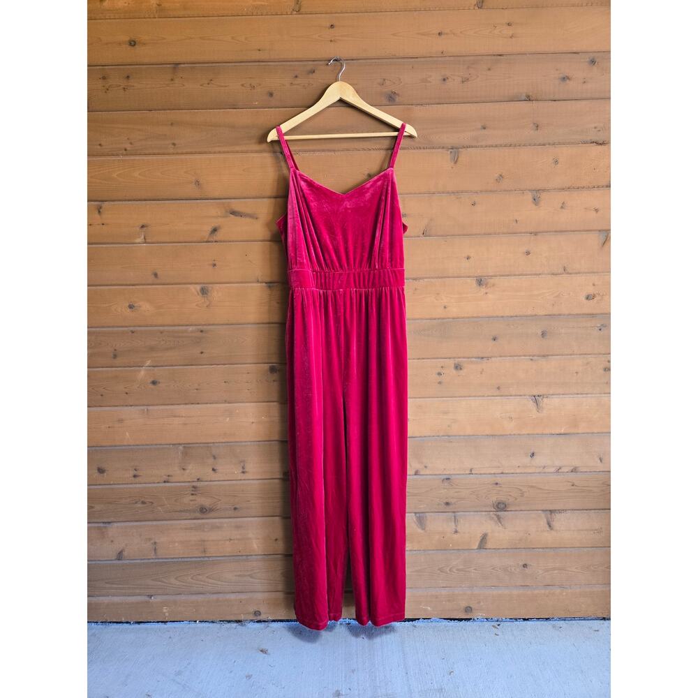 Torrid Velvet Jumpsuit Wide Leg 1X Jester Red Pocket Tank Top Vneck Holiday - Picture 2 of 5